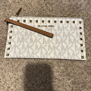Michael Kors Jet Set Travel XL Zip Clutch.